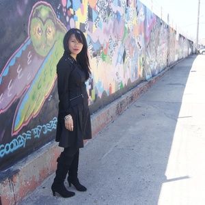 EDGY SLEEVELESS NANETTE LEPORE DRESS W/POCKETS!